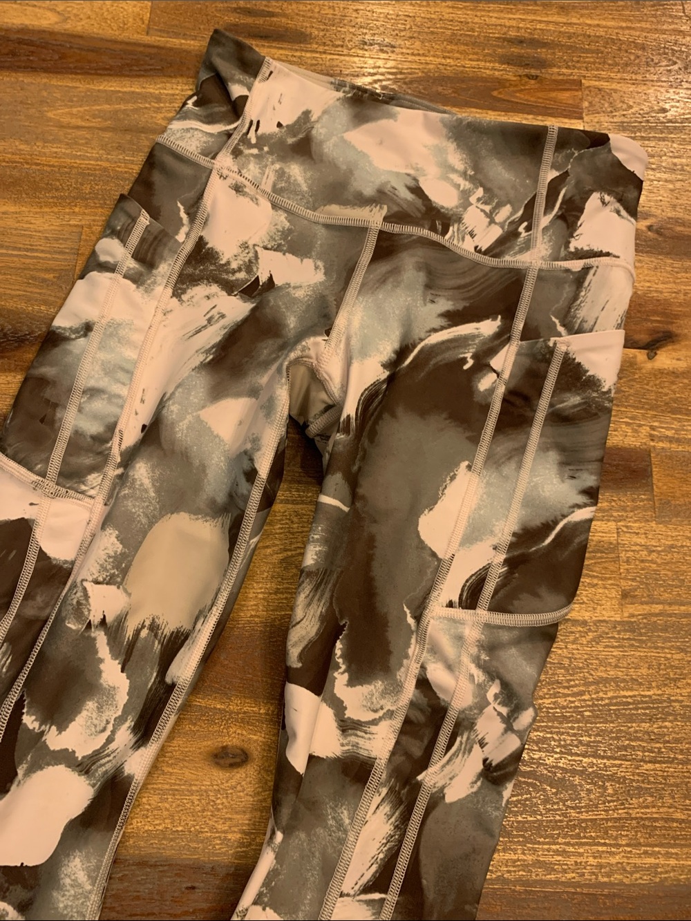 Athleta “Ultimate Stash II Capri” size small. With pockets.